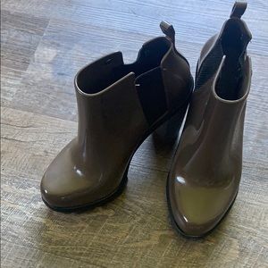 MEL BY MELISSA
 CHELSEA ANKLE BOOT